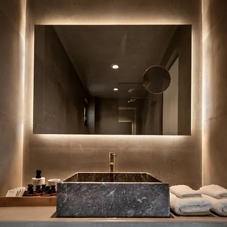 Colombos Beachfront 5*