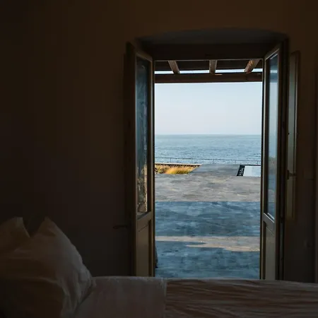 Hotel Colombos Beachfront Foinikia (Santorini)
